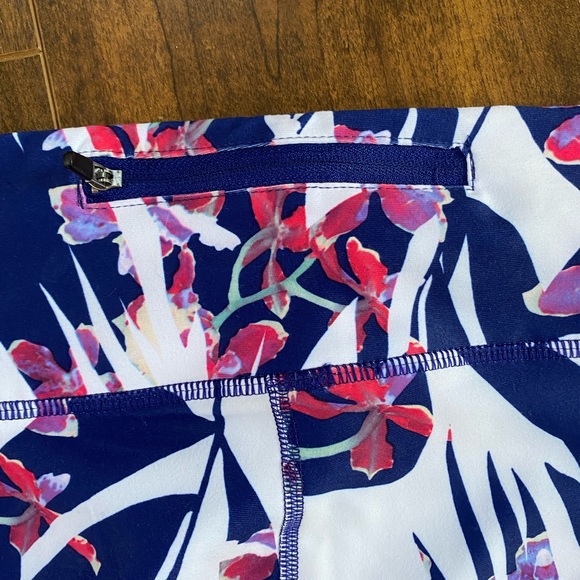 Fabletics High Rise Floral Capris XXL - Picture 5 of 6